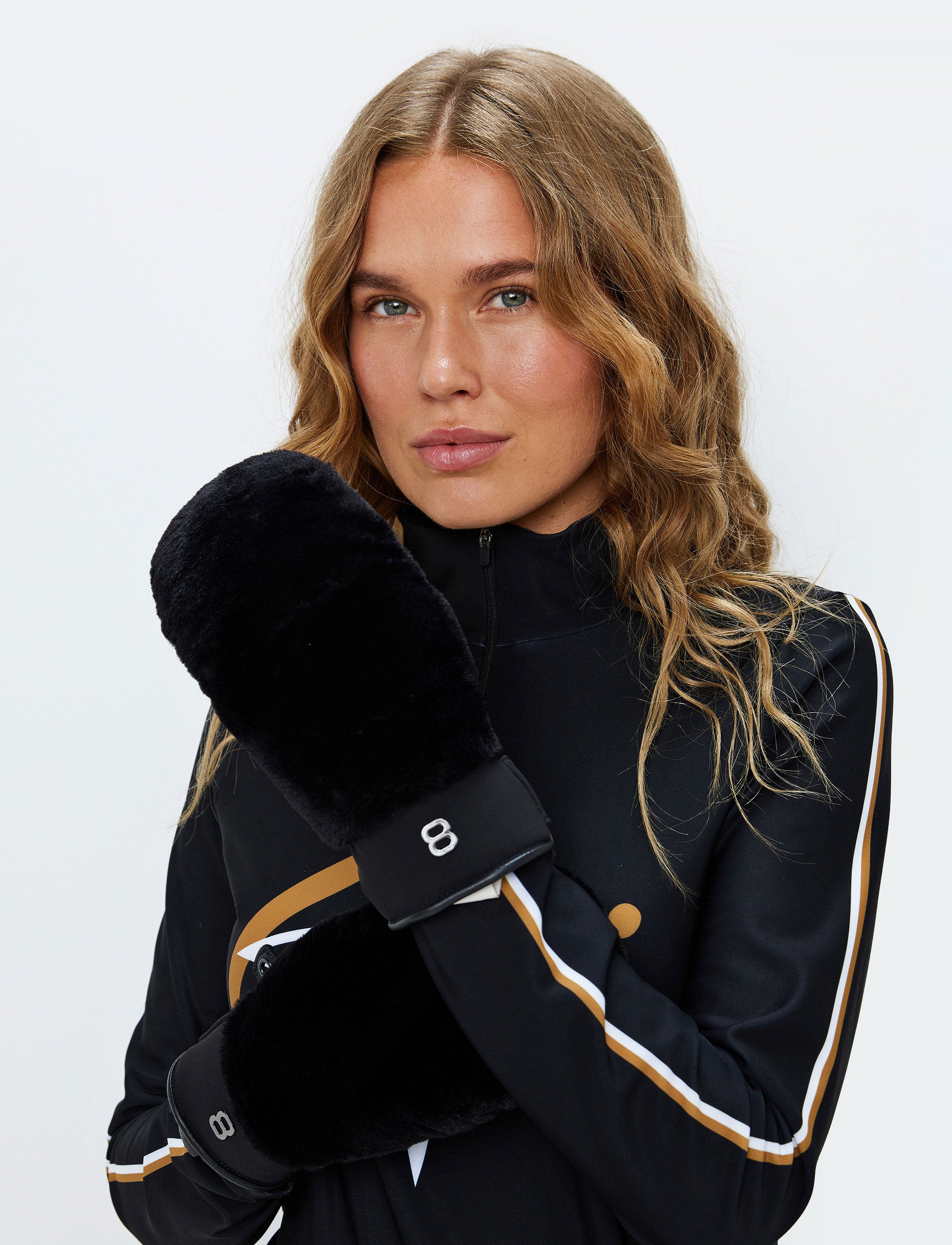 Fluffy 8 Mitten | Black